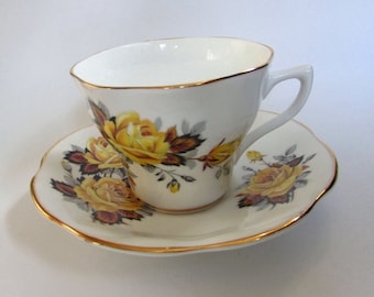 Vintage Rosina Bone China Yellow Rose Pattern Tea Cup and Saucer Set, Made in England, 40s, tea party