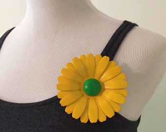 Vintage 1960s Metal Flower Child Pin/Brooch