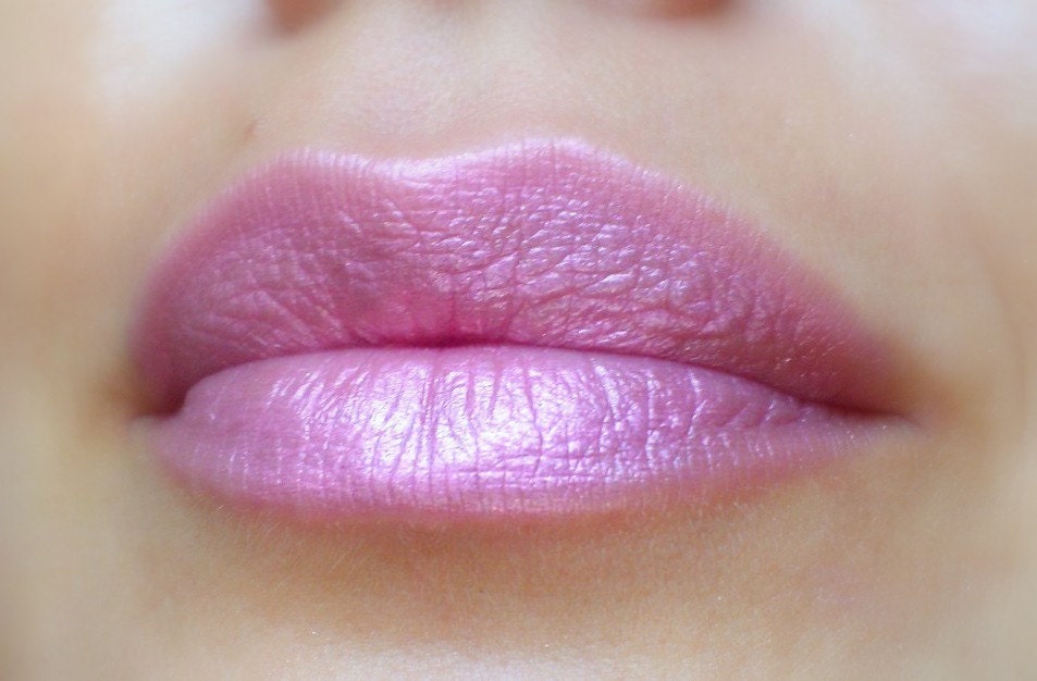 Naive Light/Pale Frosty Pink Lipstick Natural Gluten Free