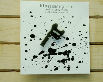 Individual blossoming pin