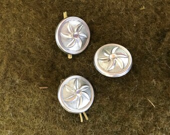 Vintage metal buttons, set 3 flower metal buttons. Cardigan buttons, dress buttons. Jacket.