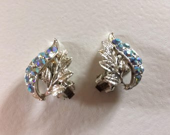Gorgeous Vintage Silver Tone Leaf Clip On Earrings
