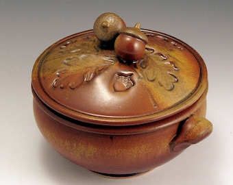Hand-Thrown, Stoneware, 2 Quart, Acorn-Topped Casserole, John Bauman SHIPPING INCLUDED