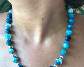 Blue agate and silver necklace .