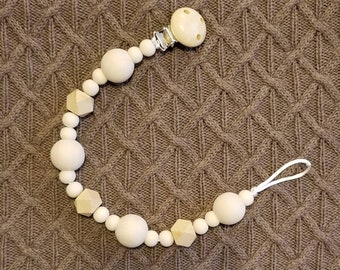 Natural wood paci clip