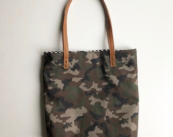 Camo simple tote with geo striped interior