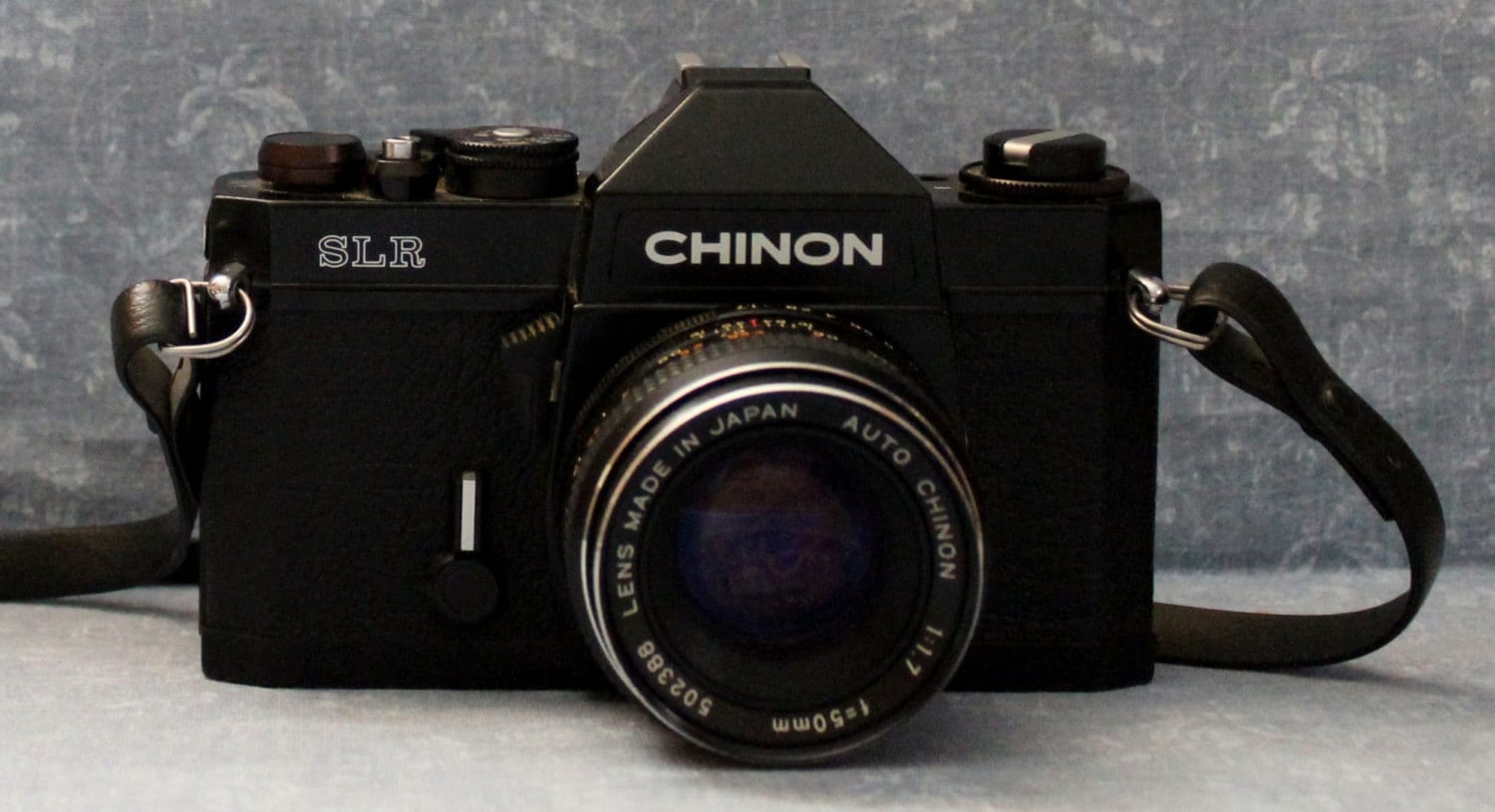 Chinon SLR 35mm Single Lens Film 1.7/50 Camera With Case from