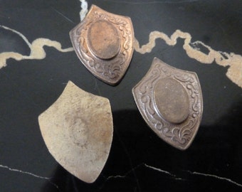 Vintage Heraldic Shields, 1950s Renaissance Style Oval Cabochon Settings, Raw Cast Brass Ren Faire Jewelry Findings 19x13mm, 2 pcs. (C24)