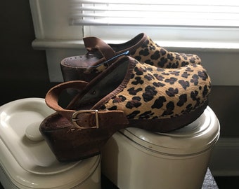 Hannah Andersson cheetah clogs size 6.5