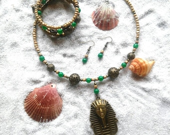 Memory wire Egypt 3 piece jewelry set, boho jewelry set, beaded necklace set, Egypt pendant set earrings..Bracelet...Jade like beaded choker