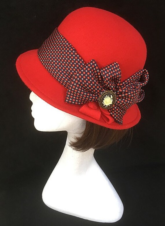 Red hat Victorian accessory cameo brooch red wool hat