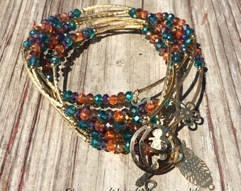 Earth multi-color beaded bracelets with gold plated charms - Semanario pulseras de piedritas multicolor tierra con dijes chapa de oro