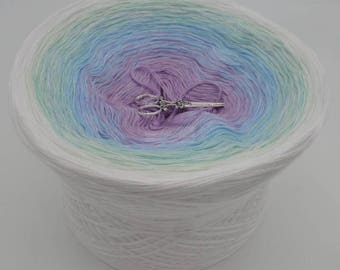 Lady Dee's Traumgarne - Streicheleinheiten - White outside - 4 ply gradient yarn, 8 colors, Color Changing Yarn