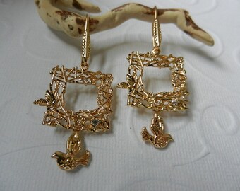 NEST - Square nest and bird in flight golden earrings