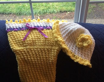 Infant cacoon with hat
