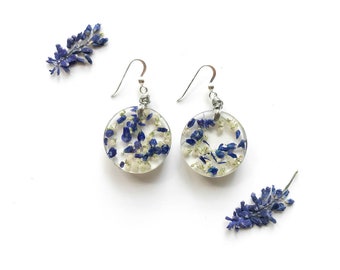 Resin pendant earrings and real flowers of muscari and mist-Gifts for nature lover, natural handmade jewelry
