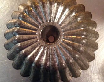 Beautiful vintage bundt baking pan or jello mold boho eclectic decor retro kitchen gifts