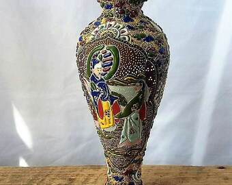 Japanese Moriage Satsuma Meiping Vase