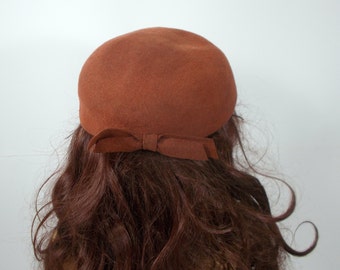 Vintage antique brown wool felted chic woman lady pillbox hat with a stylish bow 50s