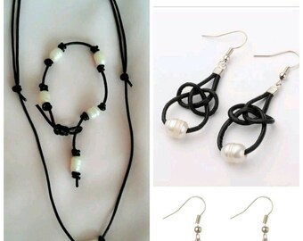 Natural freshwater pearl with cowhide leather with necklace set.