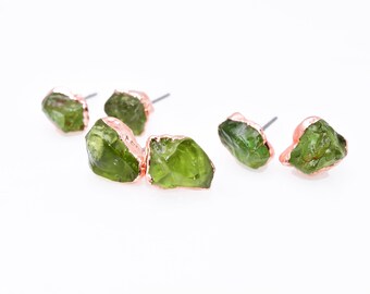 Raw PERIDOT Studs / Peridot Earrings // crystal earrings / raw Peridot earrings / Rough Peridot / Raw Peridot Studs / Raw Green Peridot