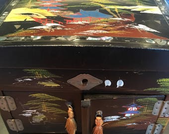 Japanese music box. Sankyo music box. Vintage music box. Black laquer music box.