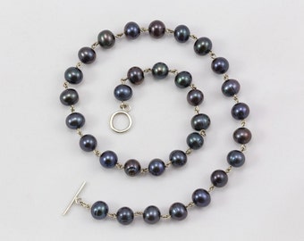 Bracelet of silver and black freshwater pearls