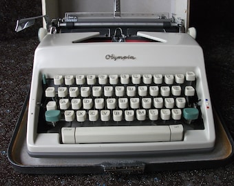 Awesome FULLY FUNCTIONING 1966 Olympia Deluxe Typewriter in Cursive Font - Case