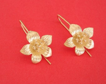 2-Five Petals Flower Earrings Matte Gold over Brass Wedding Jewelry.