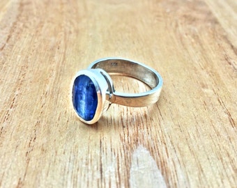 Kyanite Silver Ring // 925 Sterling Silver // Simple Oval Design // Natural Blue Kyanite