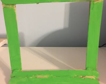The vibrant picture frame (green)