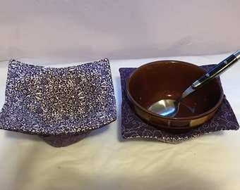 Microwaveable reversable bowl pot holders in dark purple