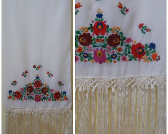 Vintage white piano shawl. Wedding shawl with cheery embroidered floral motif at each end of fringed shawl. Extra long, 78 x 17.5 inches.