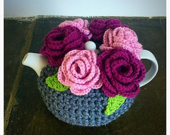 Flower Tea Cosy - 4-6 Cup Pot - Tea lover - Kitchen Gift - Housewarming - Mothers Day Gift - Pale pink/plum roses
