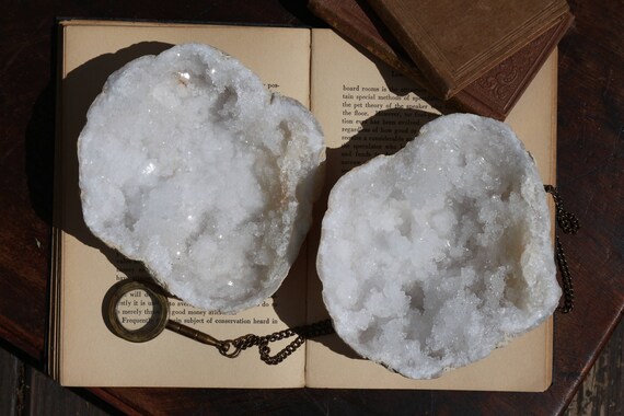 Large Chalcedony Geode 2 lbs., White Druzy Chalcedony, Whole Chalcedony Geode, Raw Chalcedony , White Druzy Crystal, Yoga Studio Decor
