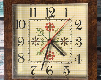 Electric Wall Spartus Plastic Woodgrain Clock As Is