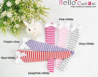 Blythe Pullip Knee Top Socks (Thin Stripe with White Bow)