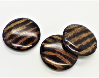Wood pendant; gorgeously grained faux wood coin shaped lacquer pendant, 42x5mm, drilled lengthwise, 1pc/1.80.
