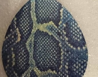 Pendant / charm of metal with snake ± 83x49mm