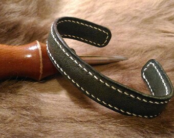 Waxed dark green vegetable tanned leather bracelet