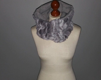 Adult "pull-on" reversible Snood
