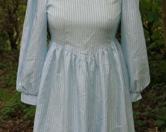 Vintage 60s Petite/Young Lady/Babay doll/Dolly/Preppy/Lolita Peter Pan Lace Collar Shift Dress with baby blue Candy Stripes