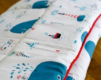 Quilt "whale", red and white striped lining