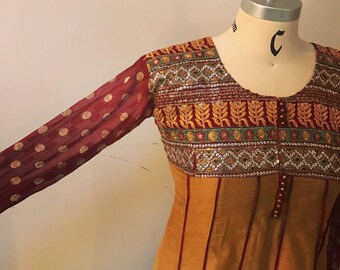 Beautiful vintage indian baby doll dress / kurta.