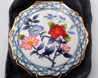 Stratton powder compact, as new boxed unused with sifter. Floral design enamelled 1990s Stratton compact.