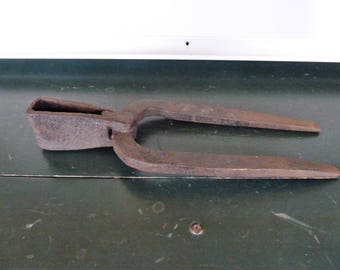 Rusty Forged Iron Pick Vintage Farm Tool Primitive Garden Implement Antique Rustic