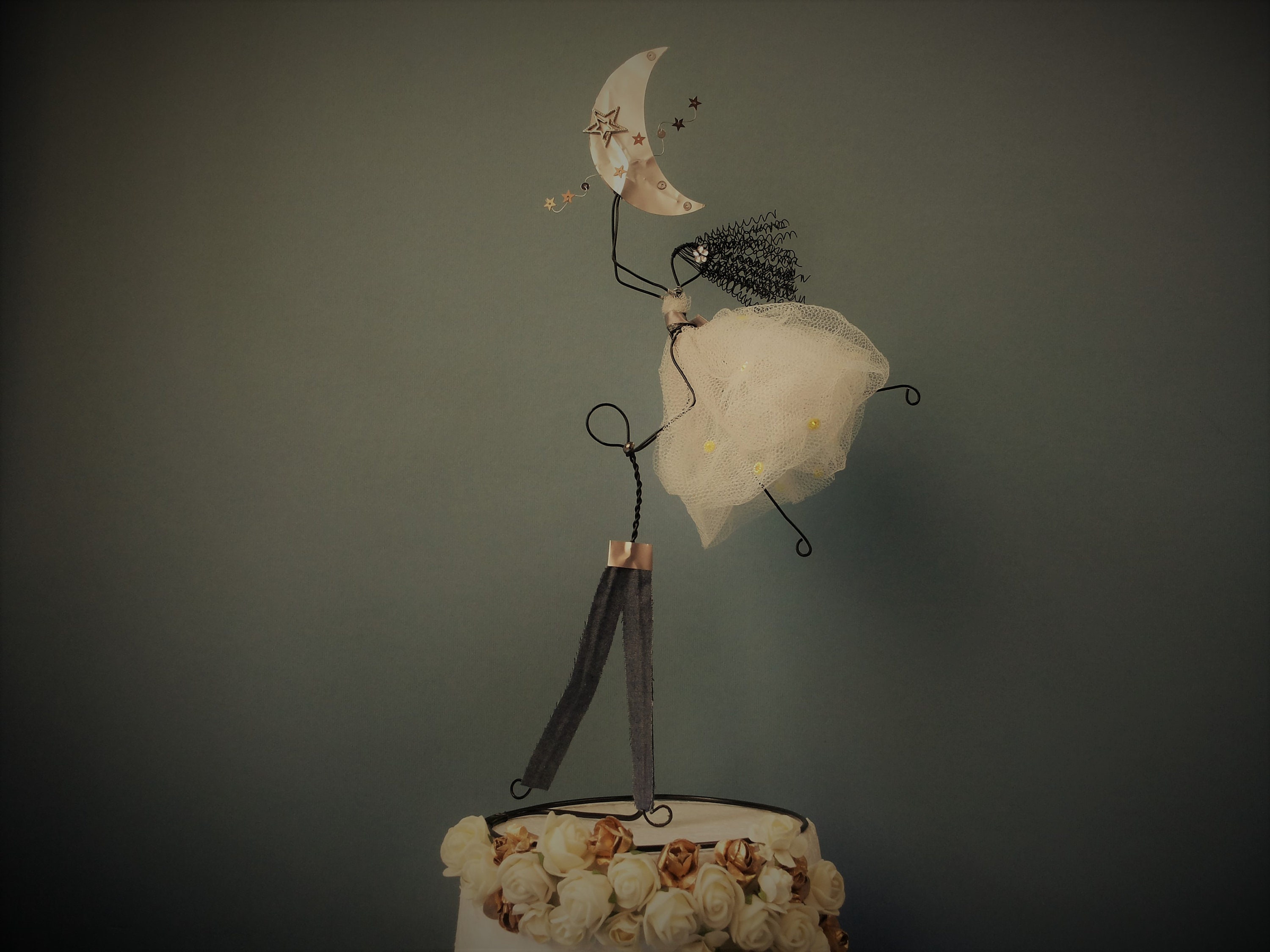 Custom wedding cake topper Wedding wire cake topper figurine