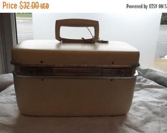 35% off Sale Vintage white creme train case Samsonite 1960 wedding storage decor