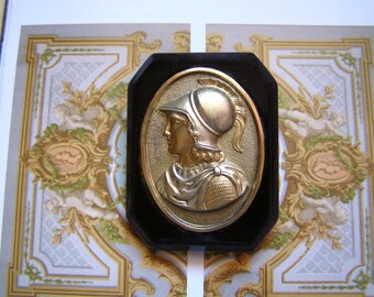 Brooch vintage/goddess Athena / resin / lucite / bakelite black / antiquiryfrench