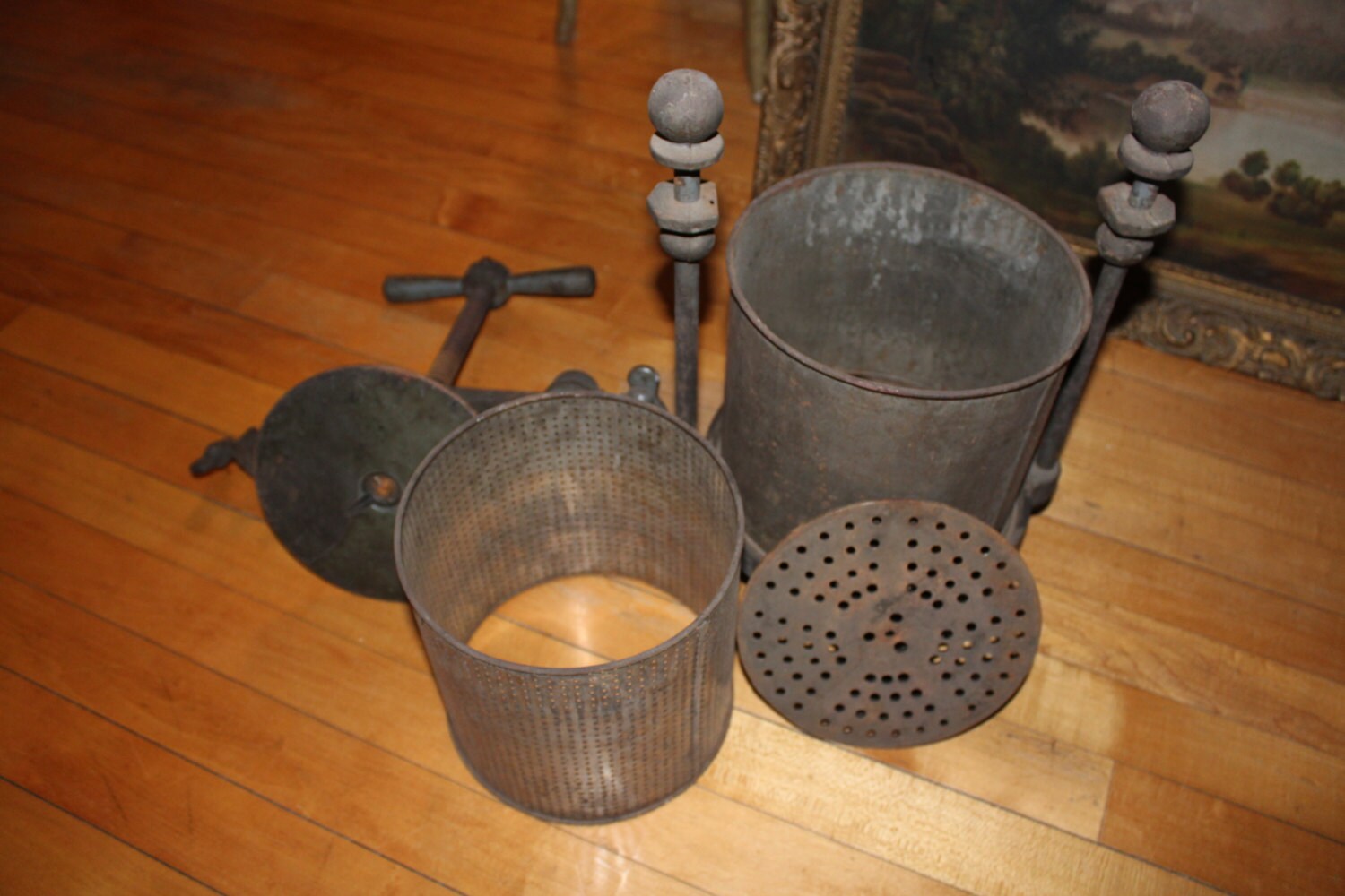 Antique 4 Quart Fruit Press Cast Iron Farmhouse Decor 2 Lard or Cider